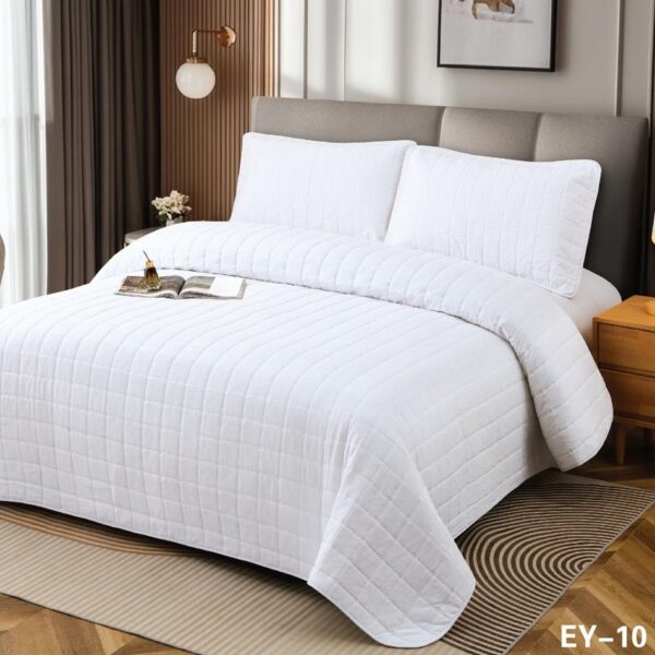 Cuvertura de pat si husa cu elastic alb