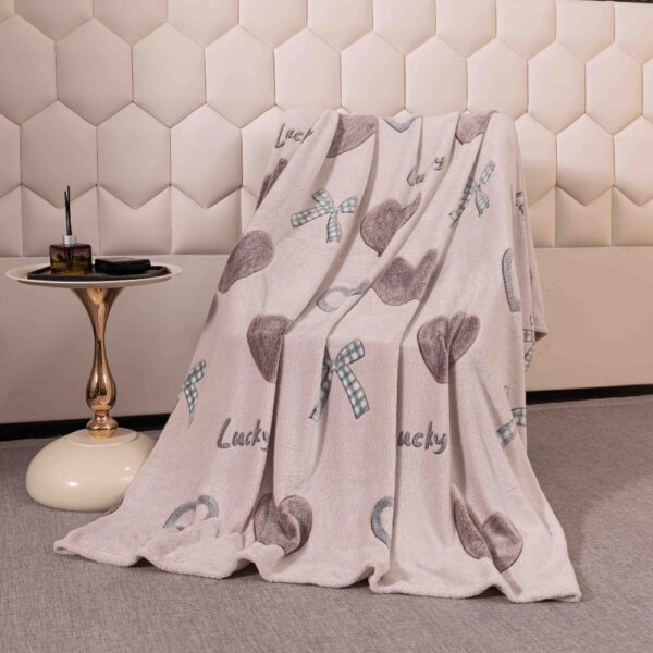 Patura Cocolino Lucky Hearts pe scaun