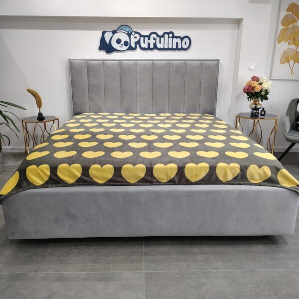 Patura gri cu inimioare galbene