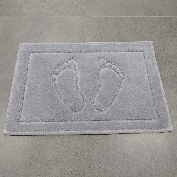 Covoras de baie pufos picioare gri deschis