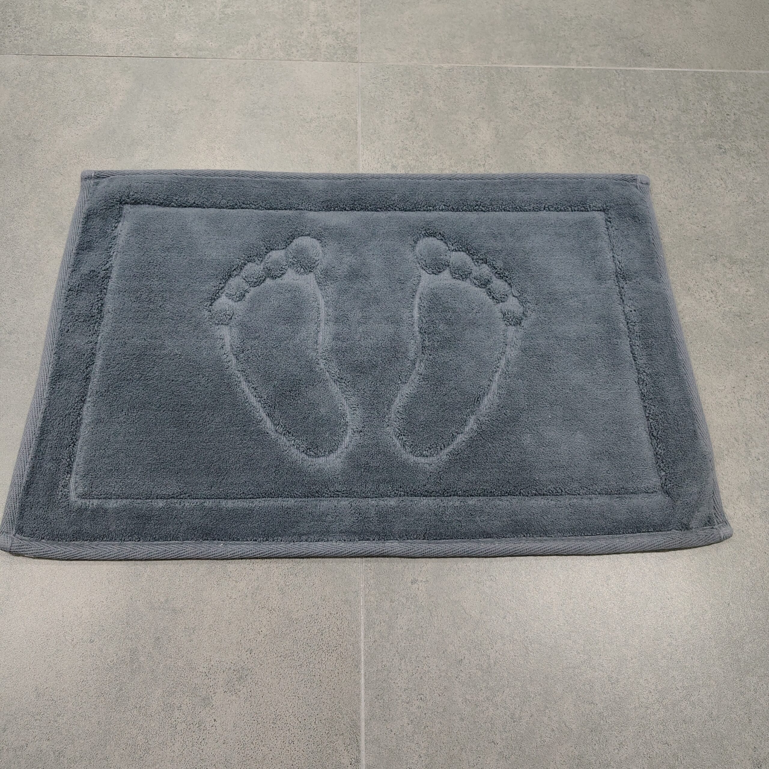 Covoras de baie pufos picioare gri inchis