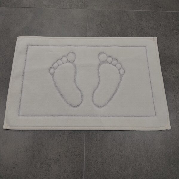 Covoras de baie pufos picioare ivory