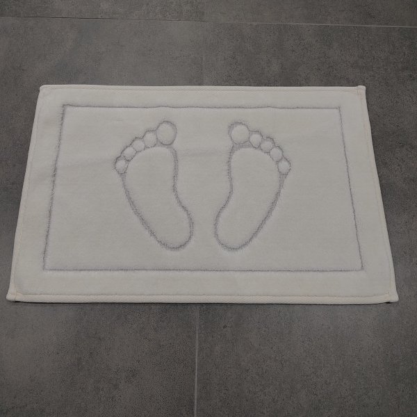 Covoras de baie pufos picioare ivory