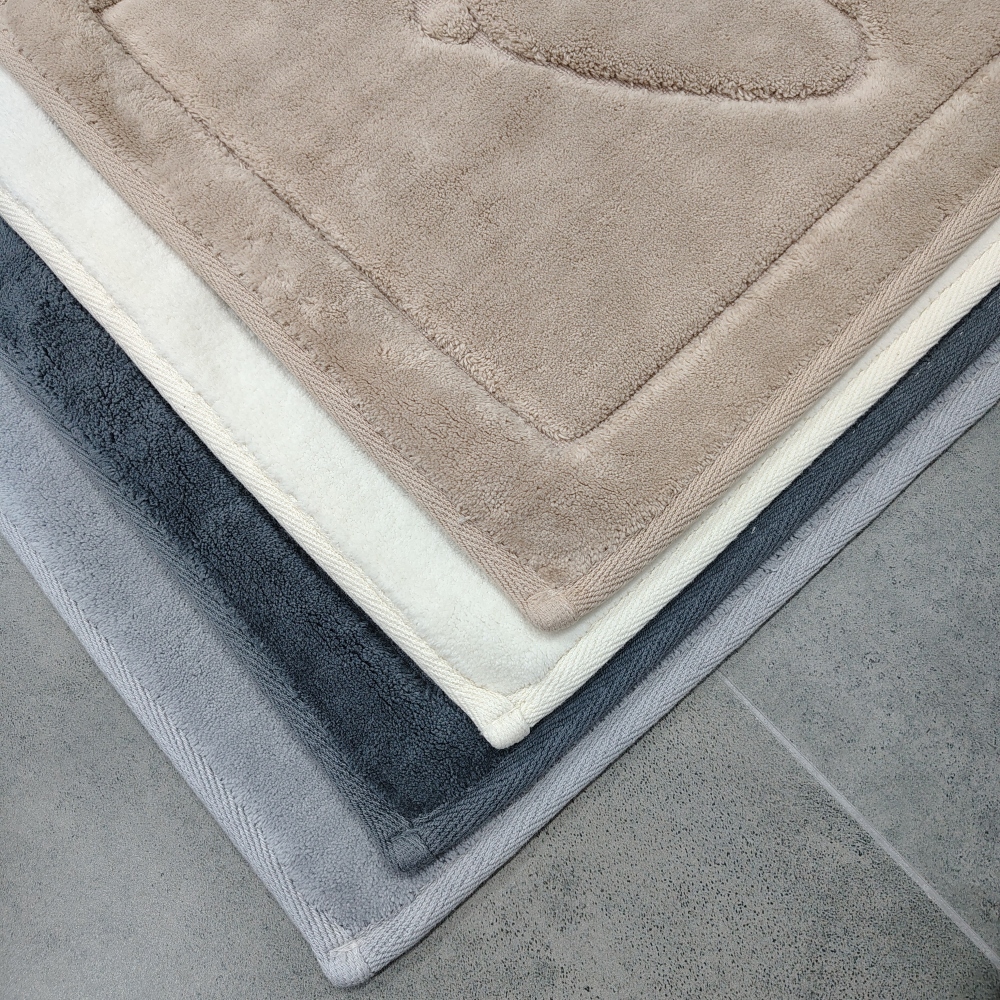 Covoras de baie pufos picioare