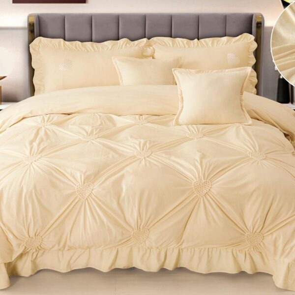 Lenjerie de pat cu pliuri si inimioare East Comfort Crem