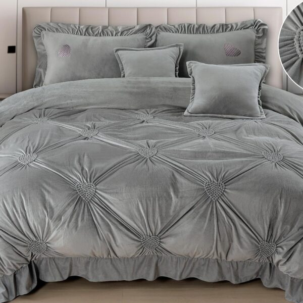 Lenjerie de pat cu pliuri si inimioare East Comfort Gri Deschis