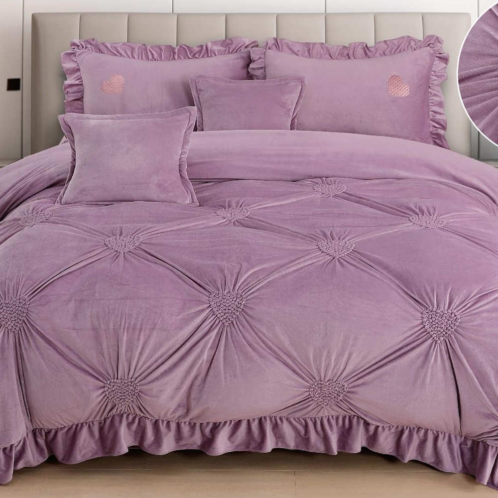 Lenjerie de pat cu pliuri si inimioare East Comfort Lila Lenjerie de pat cu pliuri si inimioare East Comfort Lila