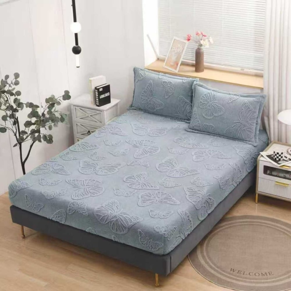 husa de pat cocolino model cu fluturasi gri deschis husa de pat cocolino model cu fluturasi gri deschis