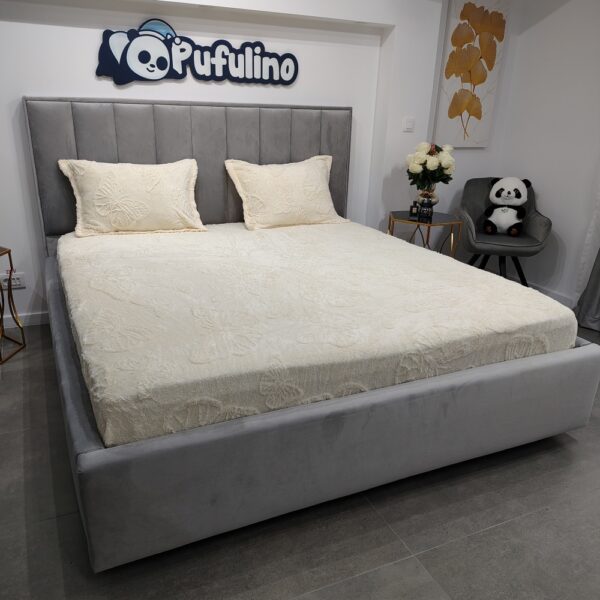 husa de pat cocoluno model cu fluturi galbena (2)