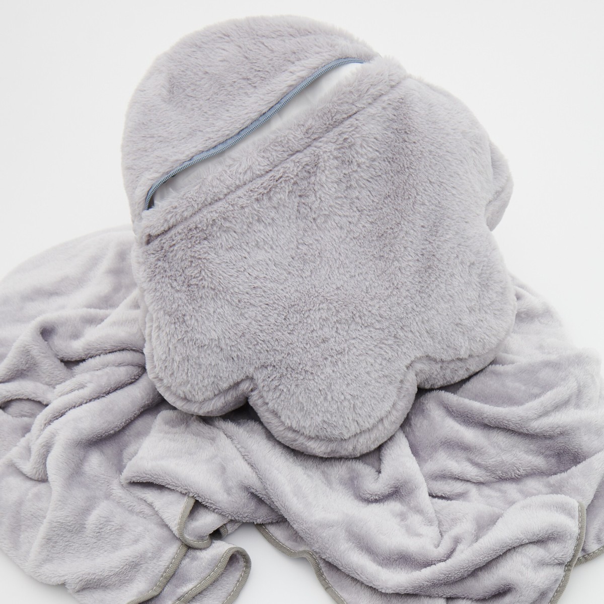 jucarie plus si patura labuta pisica gri 2 articole jucarie plus si patura labuta pisica gri 2 articole