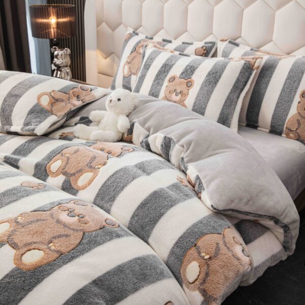 lenjerie cocolino cu elastic cu dungi si ursuleti aproape