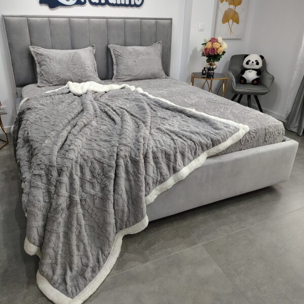 pachet primotional husa de pat si patura cu blanita