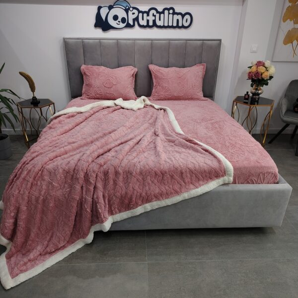 pachet primotional husa de pat si patura cu blanita roz