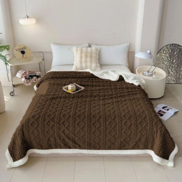 patura cu blanita uni maro inchis