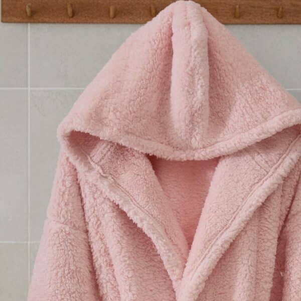 halat de baie wellsoft pufos cu gluga roz pudra gluga