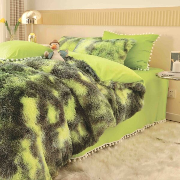 lenjerie cocolino fluffy verde degrade aproape